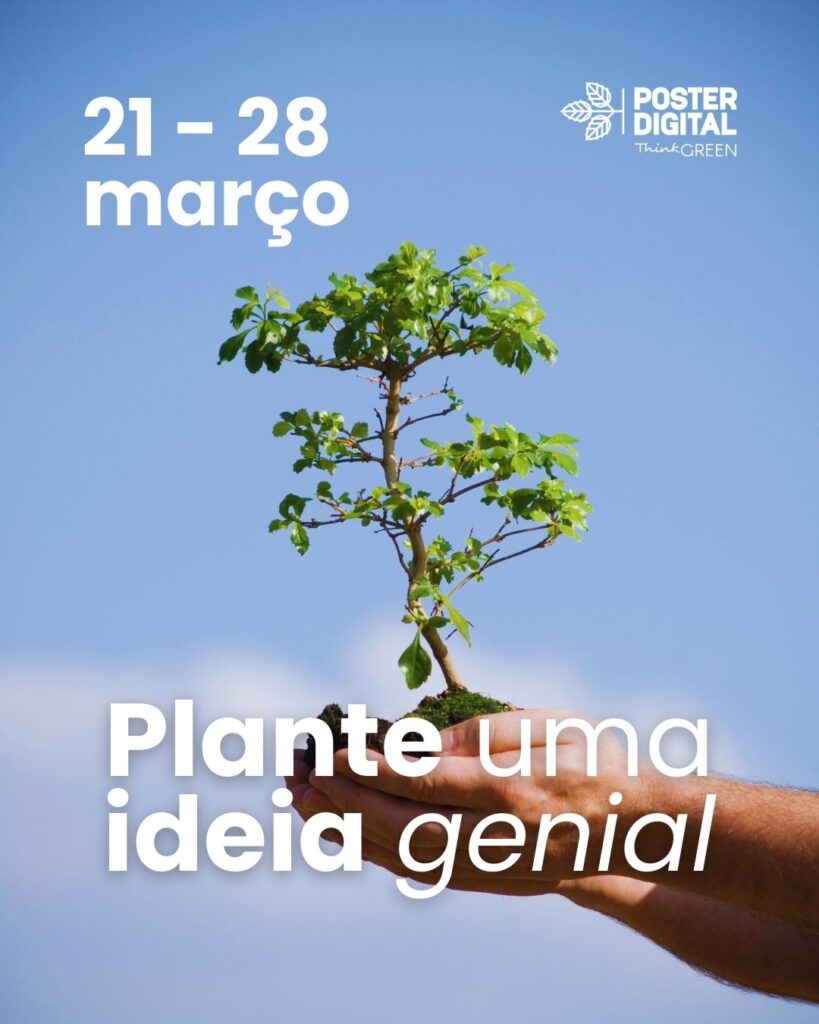 Imagem com fundo azul e estão uma mãos a segurar uma pequena árvore, onde conta o logo tipo da Poster Digital e a promoção de uma ação solidária a decorrer de 21 a 28 de março a propósito do dia da árvore